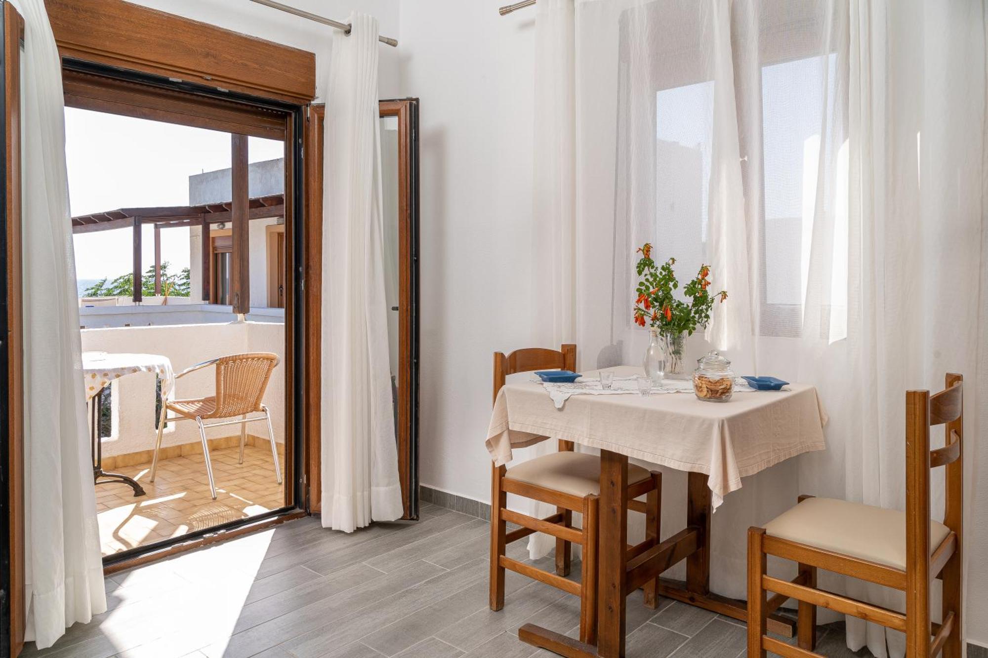 Akrotiri Apartments Makry Gialos  Exterior photo